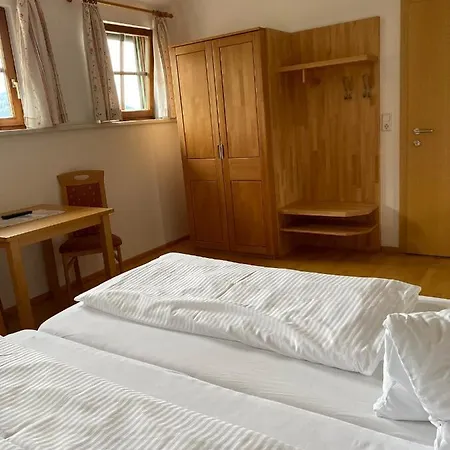 Gasthof-pension Kleinhenner Πανδοχείο Vorderwolch