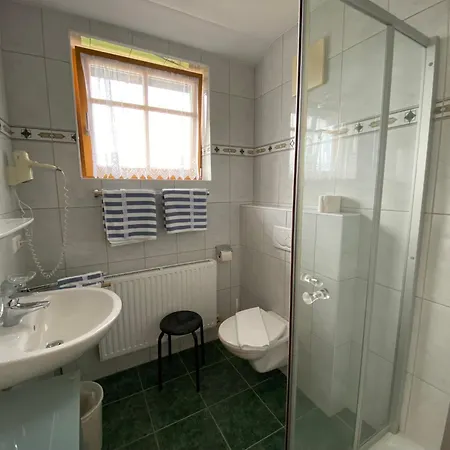 Gasthof-pension Kleinhenner Inn Vorderwolch